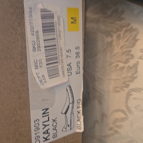 Born Women's Black Leather Loafers Size 7.5 - Picture 4 of 4